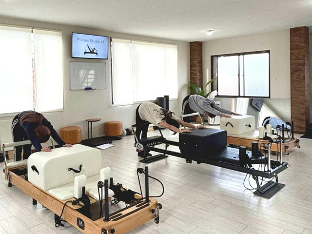 豊岡市のマシンピラティススタジオ ef ピラティスレッスンの様子